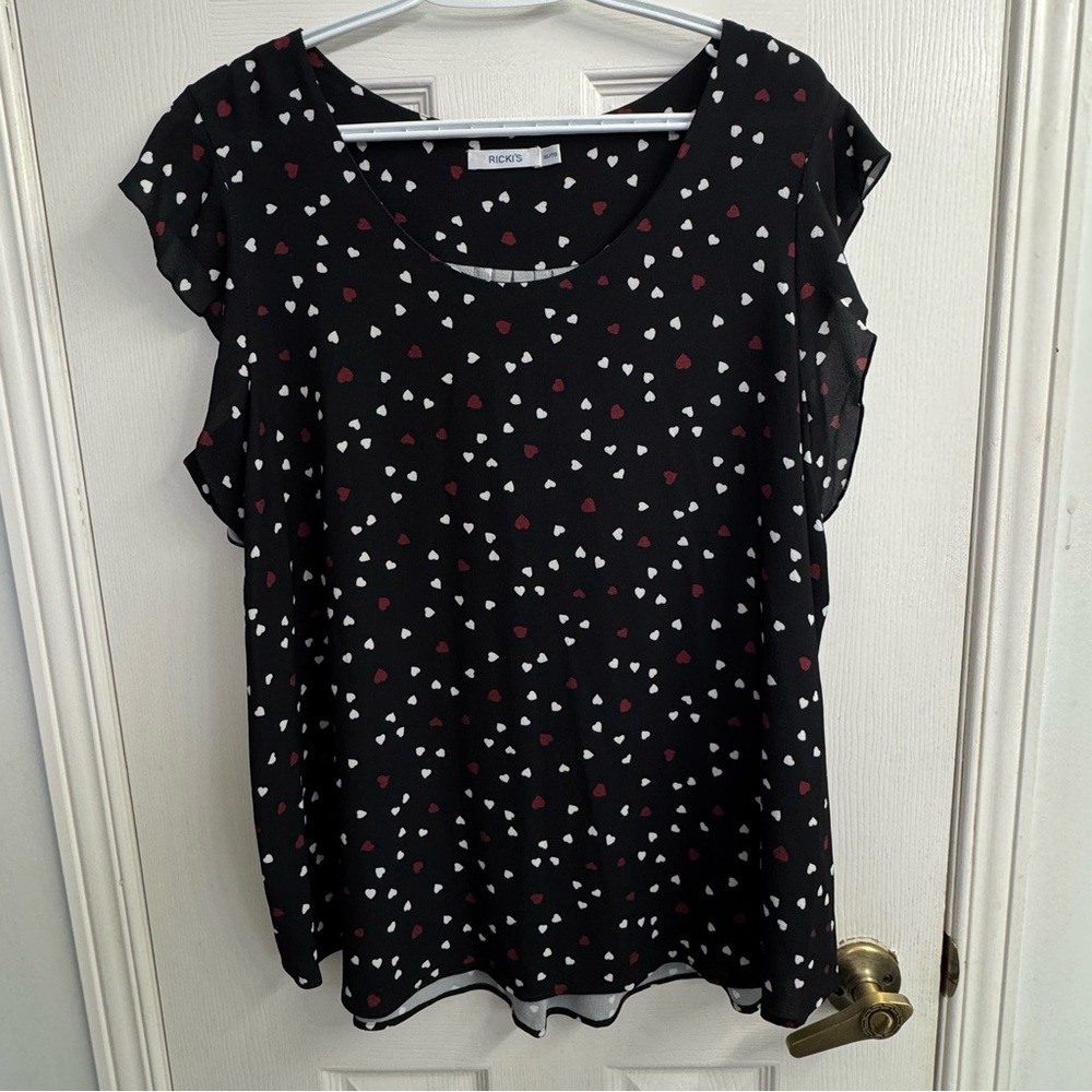 Ricki's Women's Black Sleeveless Blouse with Red & White Heart Motif - XL - NWOT